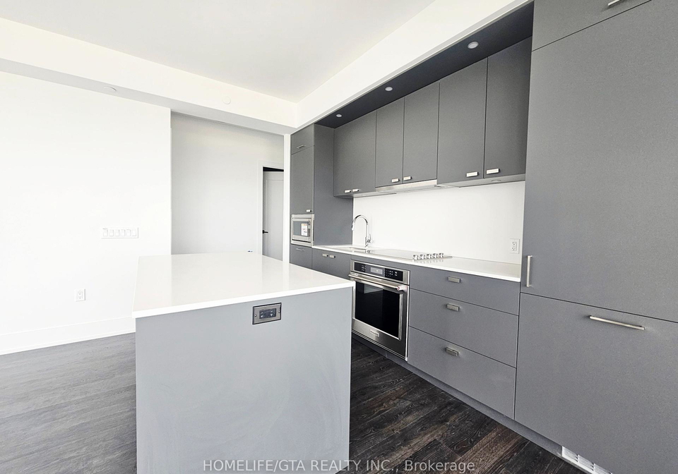 10-inn-on-the-park-drive-north-york-ontario-c12265698