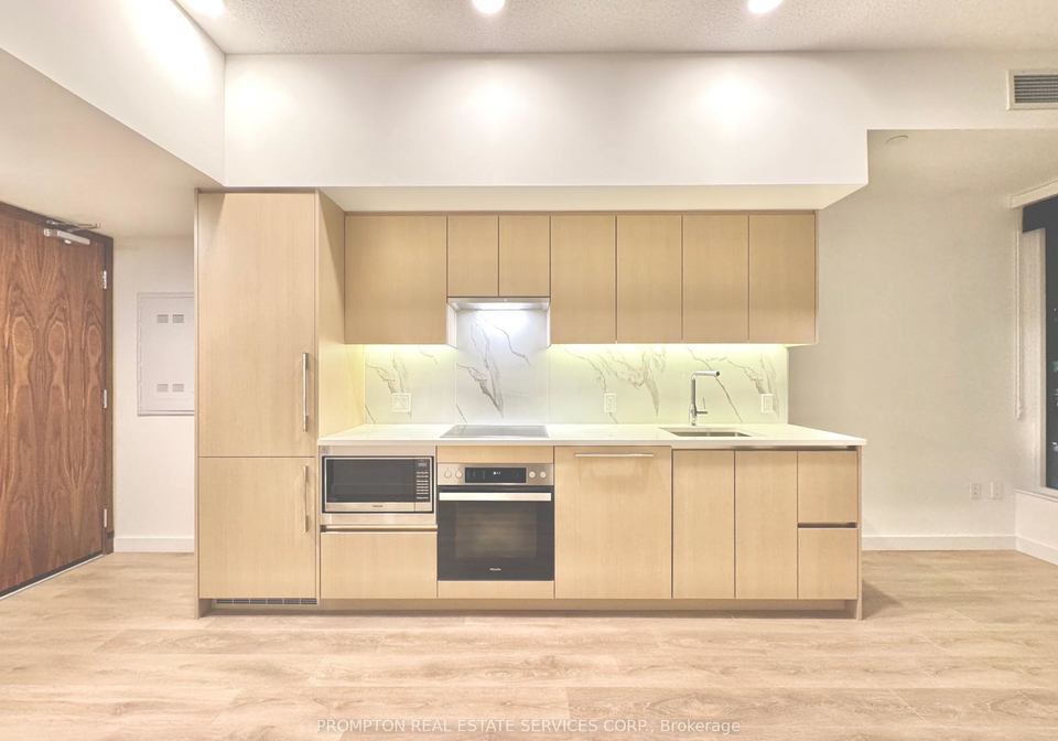 1-concord-cityplace-way-toronto-ontario-c12265902