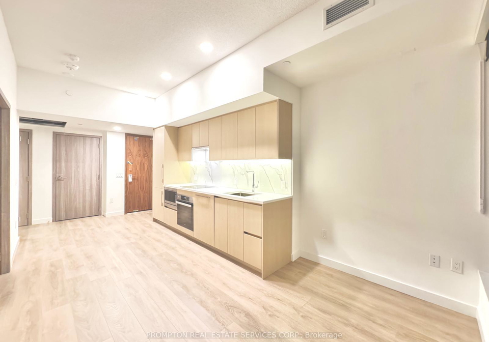 1-concord-cityplace-way-toronto-ontario-c12265902