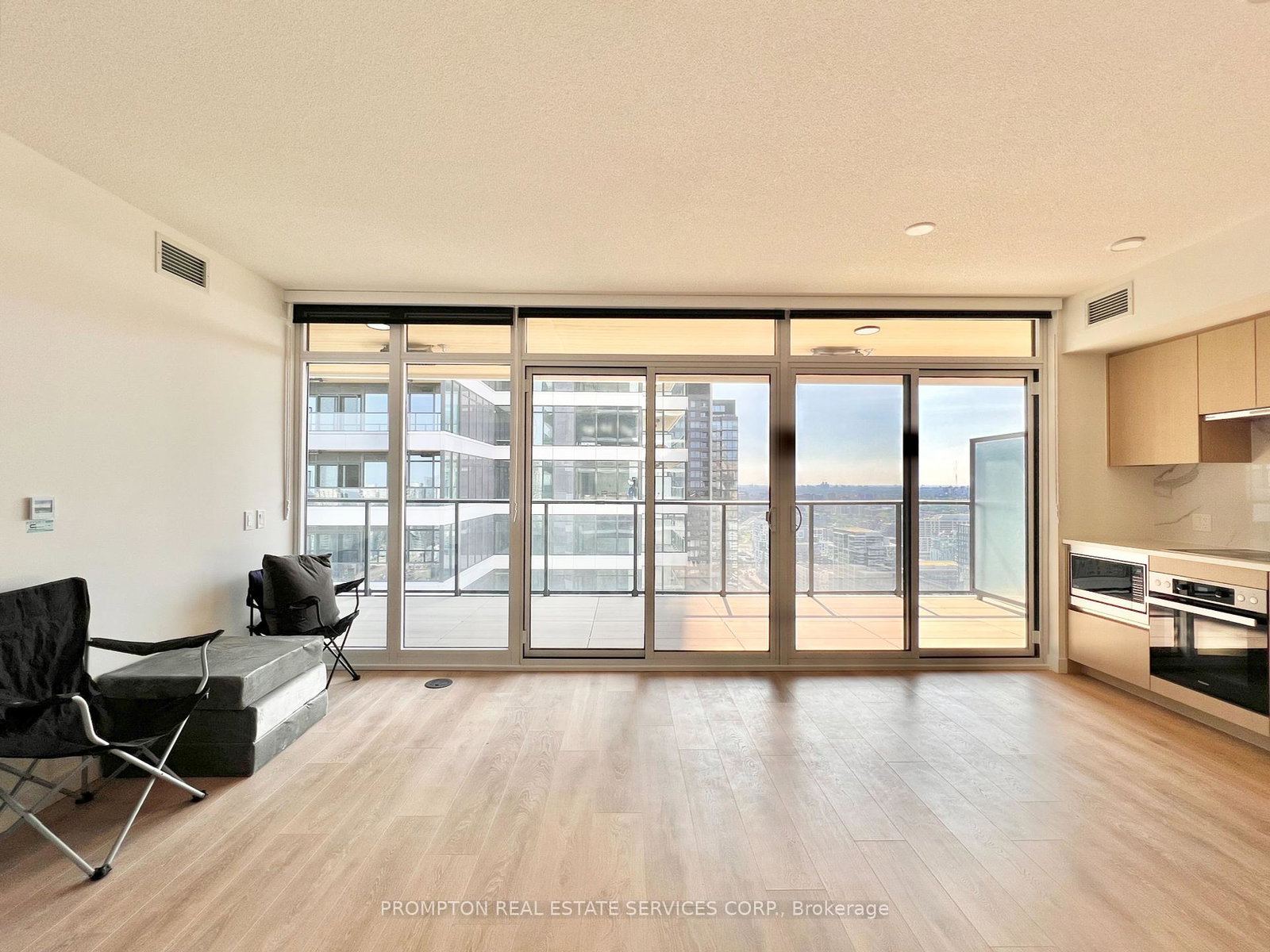 1-concord-cityplace-way-toronto-ontario-c12266347