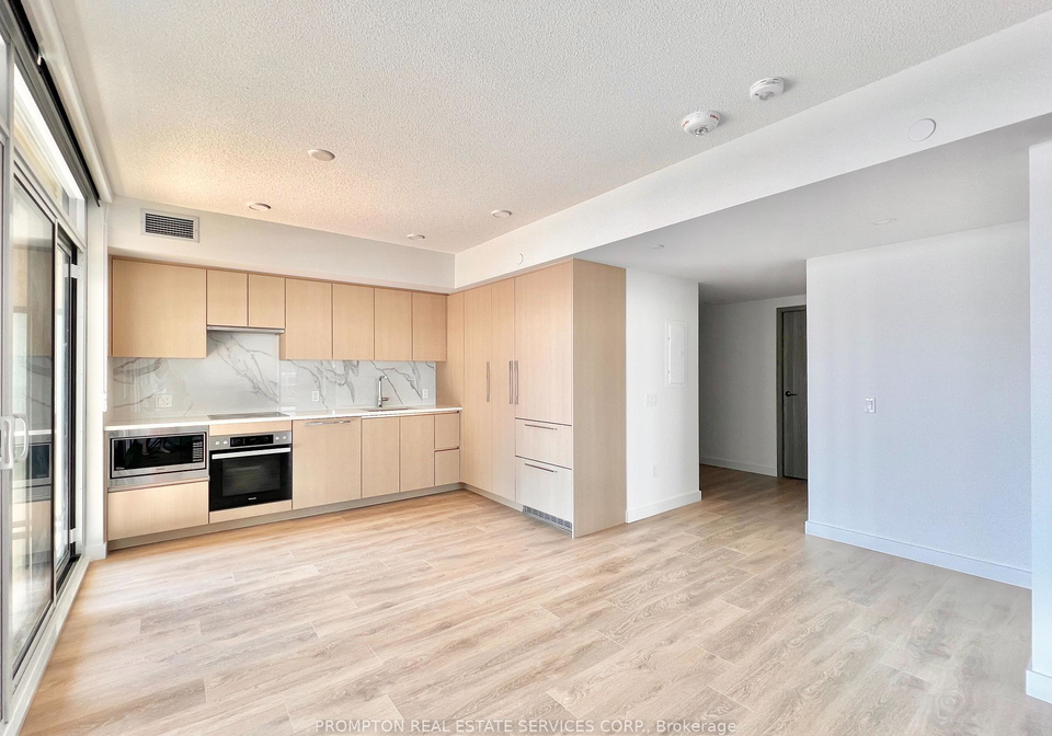 1-concord-cityplace-way-toronto-ontario-c12266347