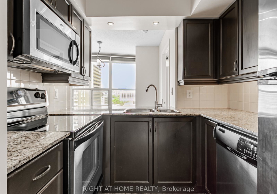 736-spadina-avenue-toronto-ontario-c12266851