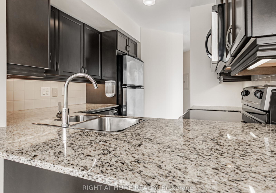 736-spadina-avenue-toronto-ontario-c12266851