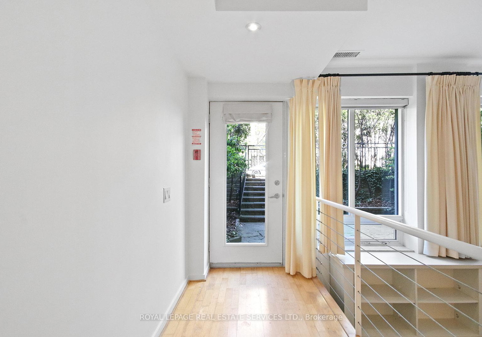 3price-street-toronto-ontario-c12267649