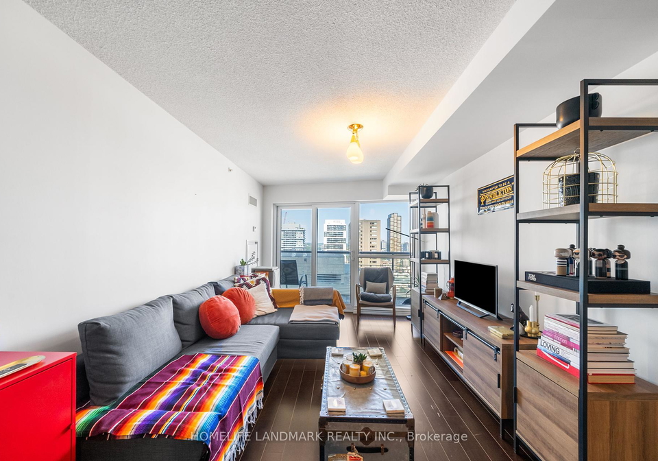 386-yonge-street-toronto-ontario-c12268565