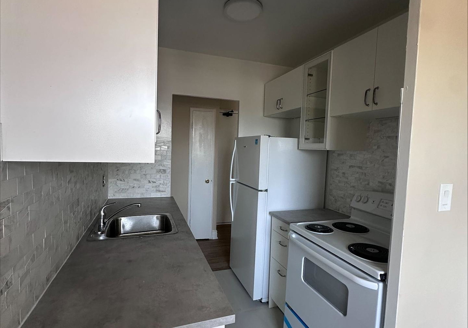 972-eglinton-avenue-e-east-york-ontario-c12268778
