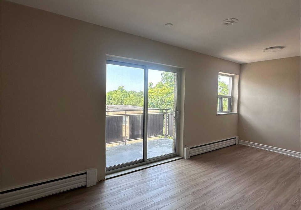 972-eglinton-avenue-e-east-york-ontario-c12268778