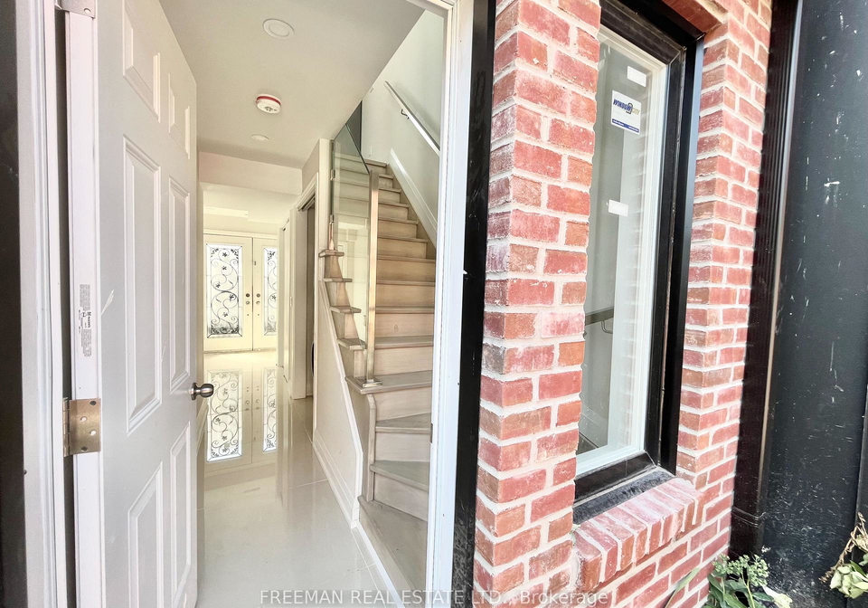 916-manning-avenue-toronto-ontario-c12268800