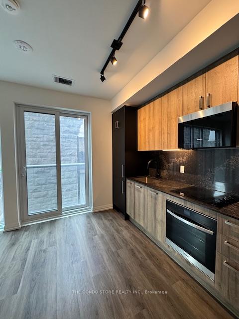 292-dundas-street-w-toronto-ontario-c12269045