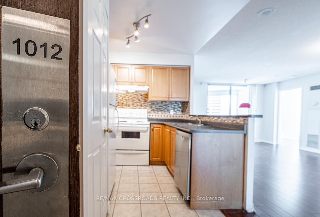 7-lorraine-drive-toronto-ontario-c12269393