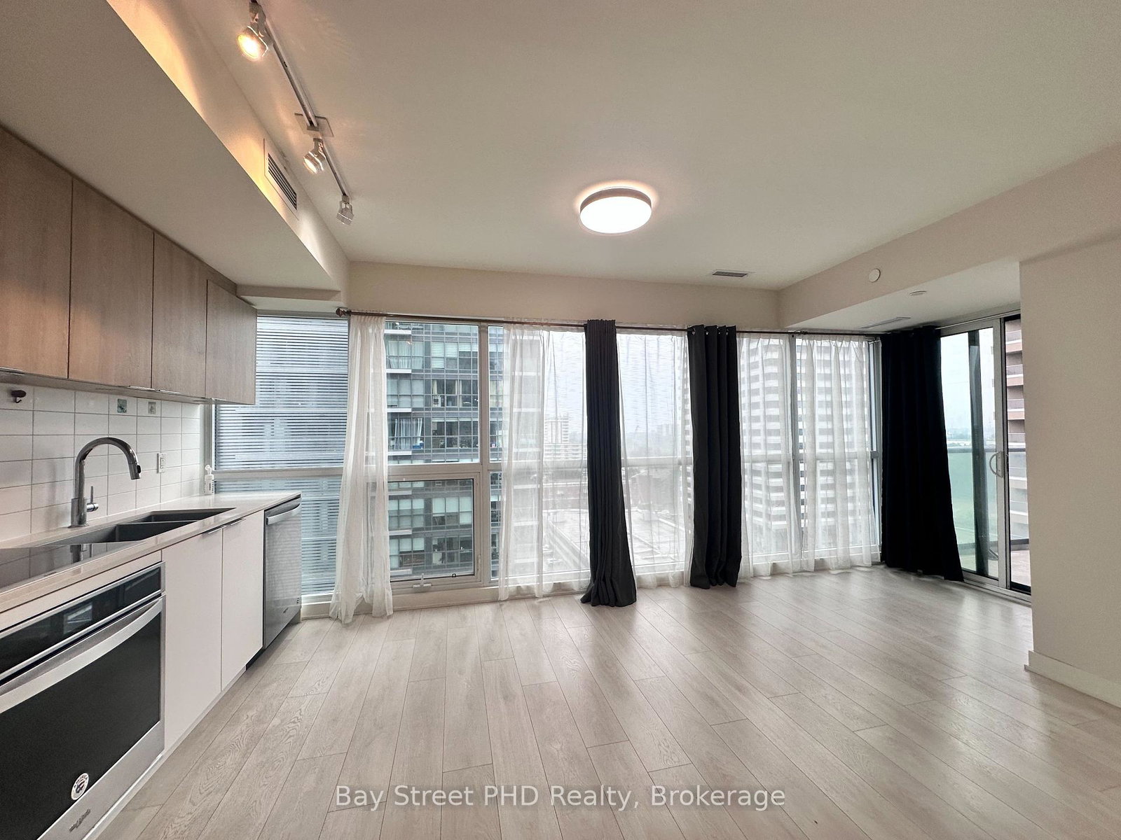 6-sonic-way-east-york-ontario-c12269446