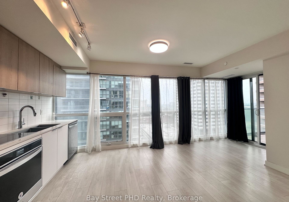 6-sonic-way-east-york-ontario-c12269446