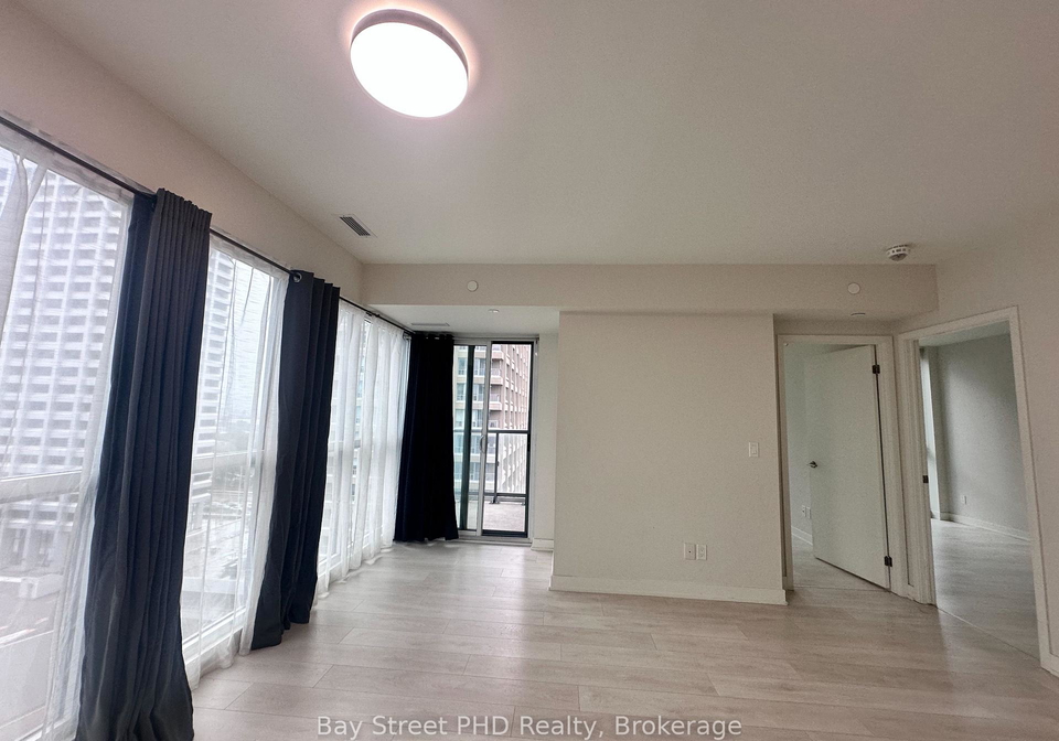 6-sonic-way-east-york-ontario-c12269446