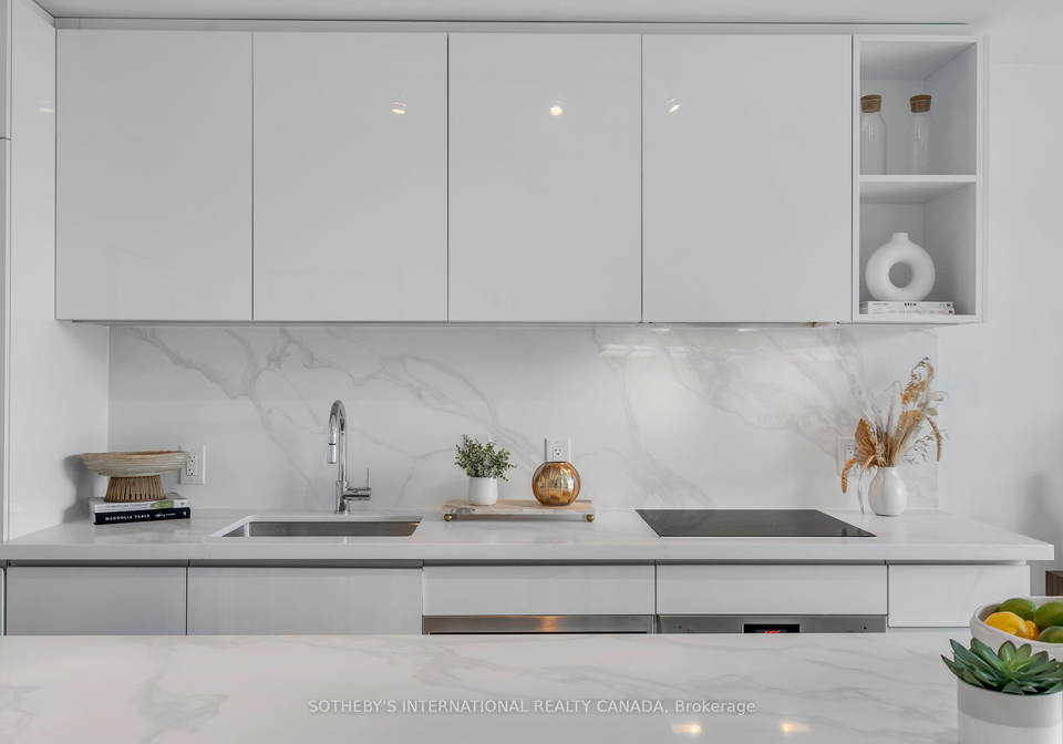 377-madison-avenue-toronto-ontario-c12270172