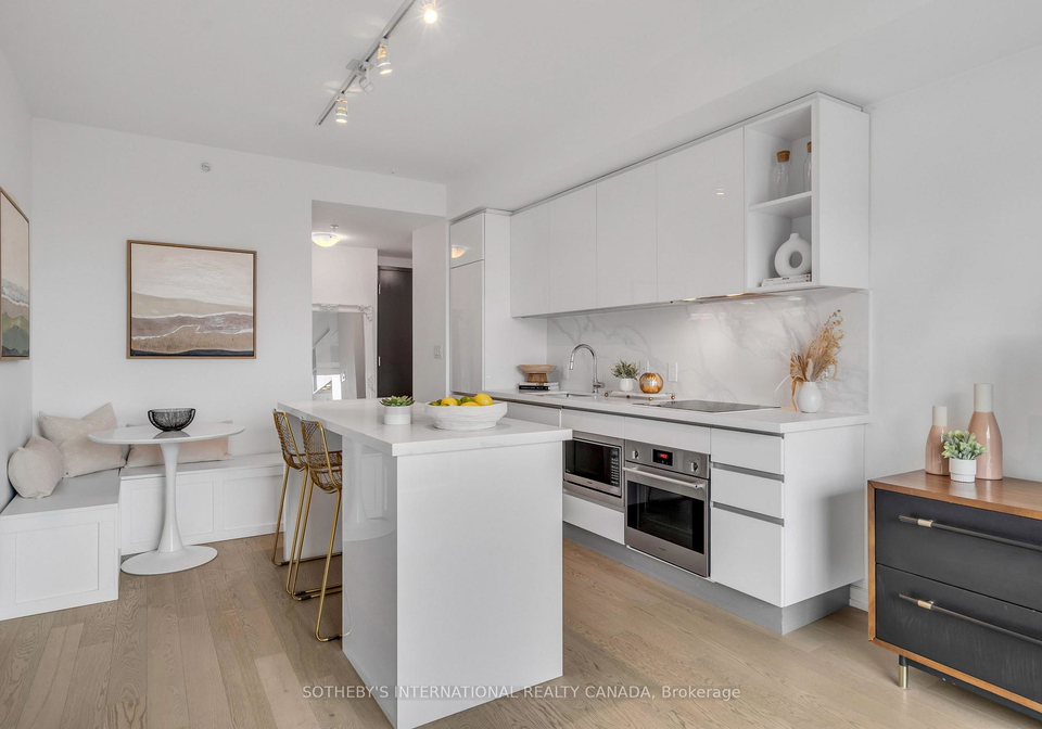 377-madison-avenue-toronto-ontario-c12270172