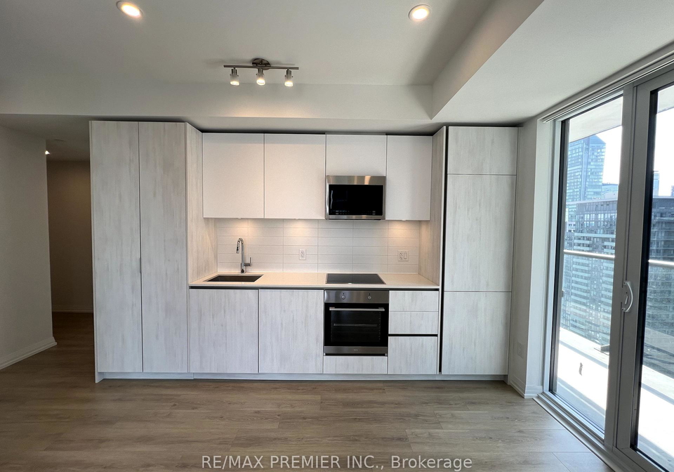 8-widmer-street-toronto-ontario-c12270804