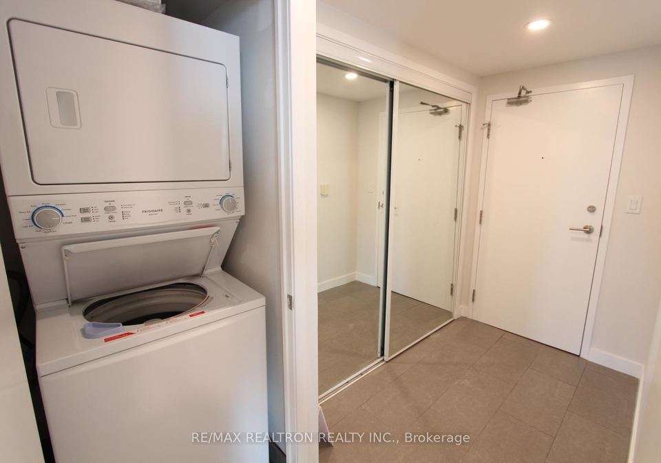 15-fort-york-boulevard-toronto-ontario-c12271485