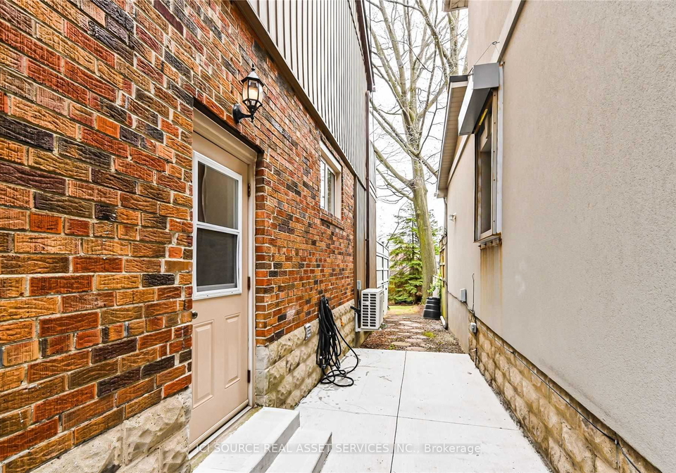 25-mann-avenue-toronto-ontario-c12272248