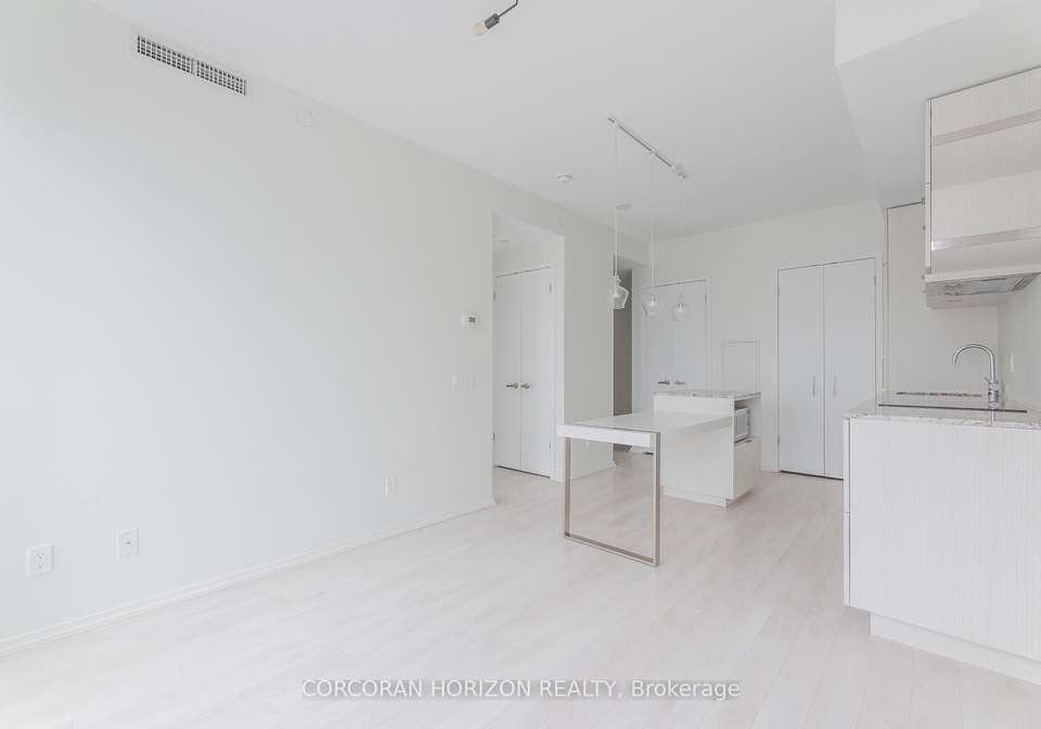 197-yonge-street-toronto-ontario-c12272688