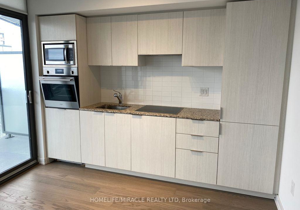 11-wellesley-street-toronto-ontario-c12273352