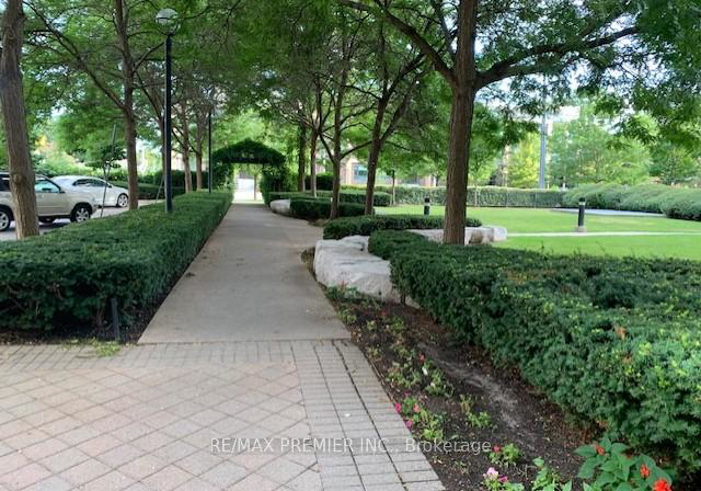 650-lawrence-avenue-w-toronto-ontario-c12273958