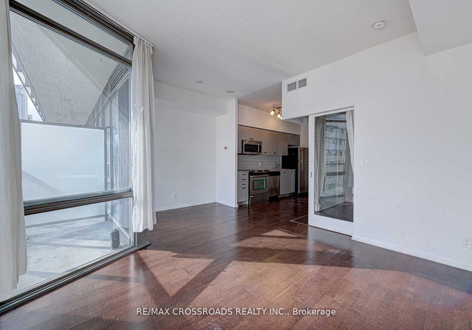 832-bay-street-toronto-ontario-c12274536