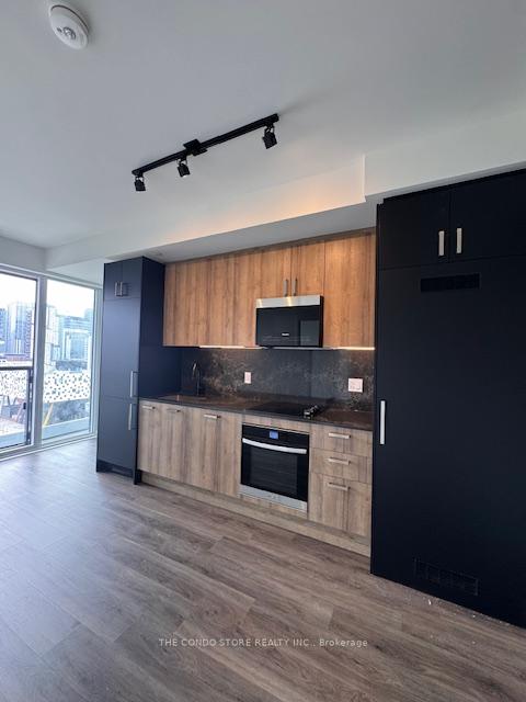 292-dundas-street-w-toronto-ontario-c12275048