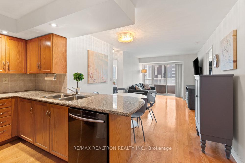 250-wellington-street-w-toronto-ontario-c12275423