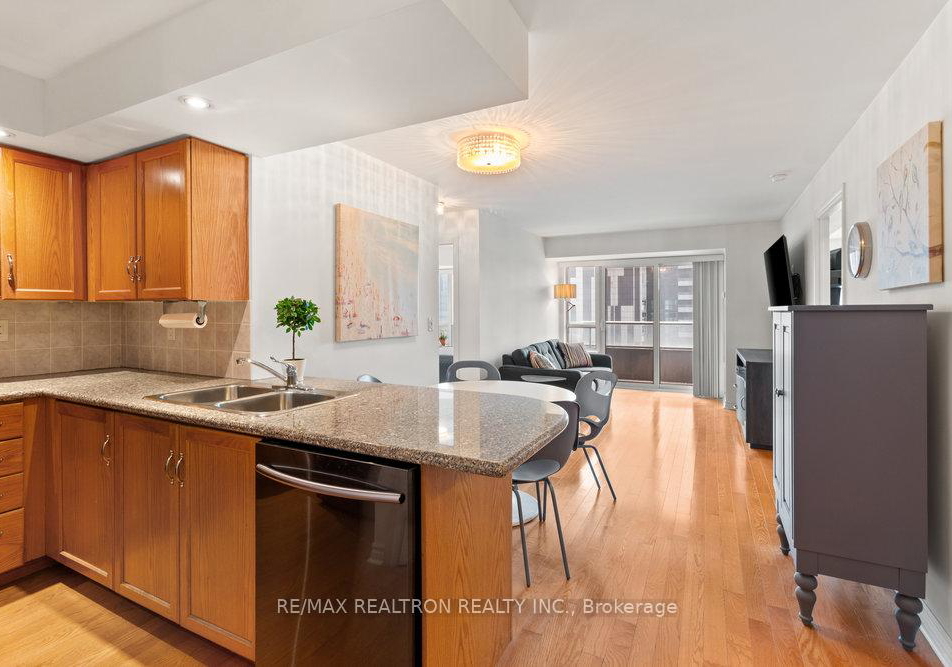 250-wellington-street-w-toronto-ontario-c12275423