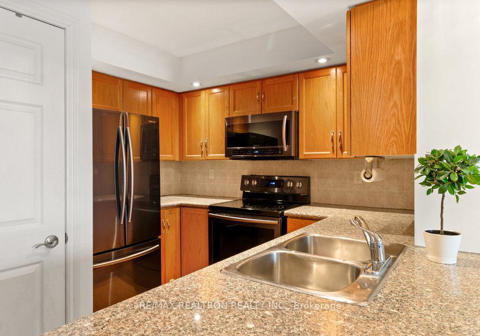 250-wellington-street-w-toronto-ontario-c12275423