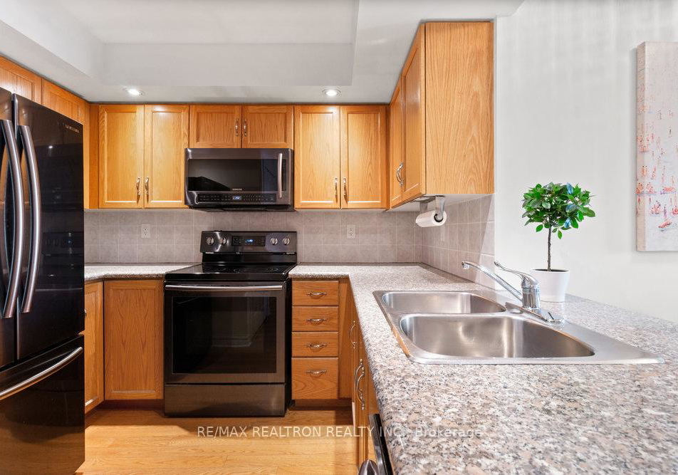 250-wellington-street-w-toronto-ontario-c12275423