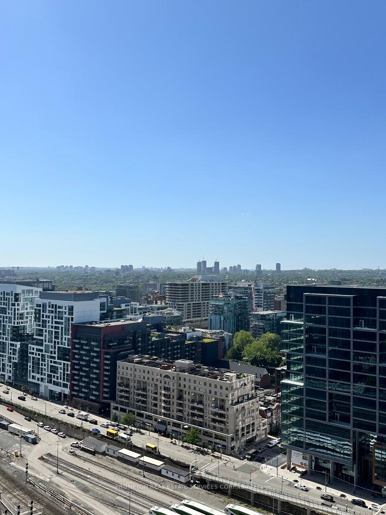 15-iceboat-terrace-toronto-ontario-c12275433