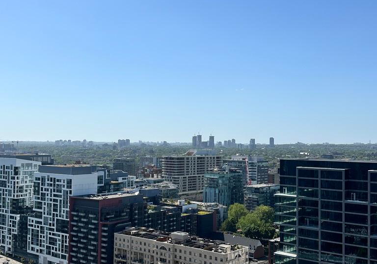 15-iceboat-terrace-toronto-ontario-c12275433