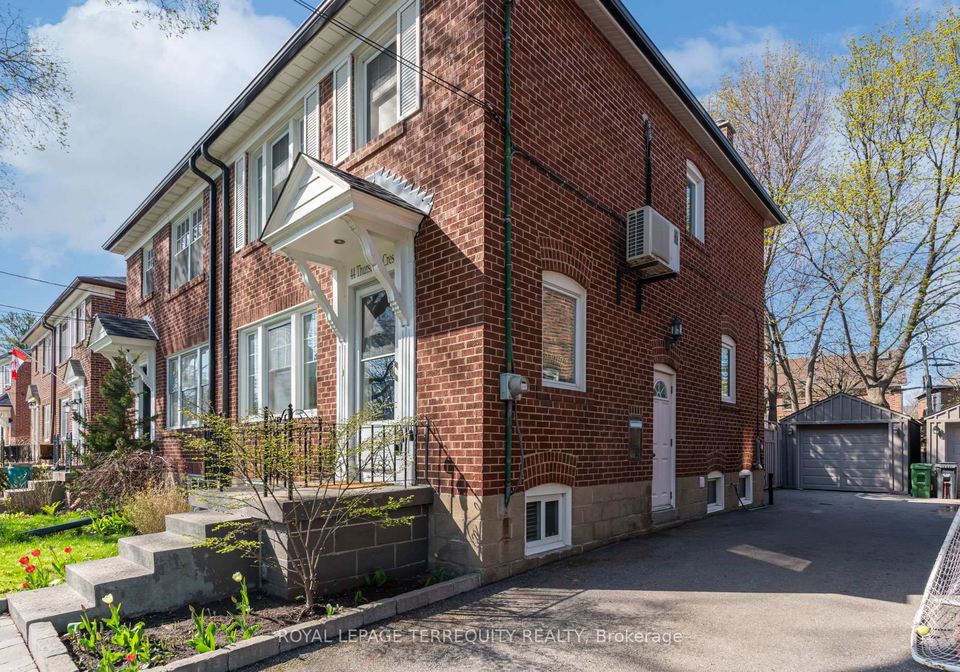 44-thursfield-crescent-east-york-ontario-c12275554