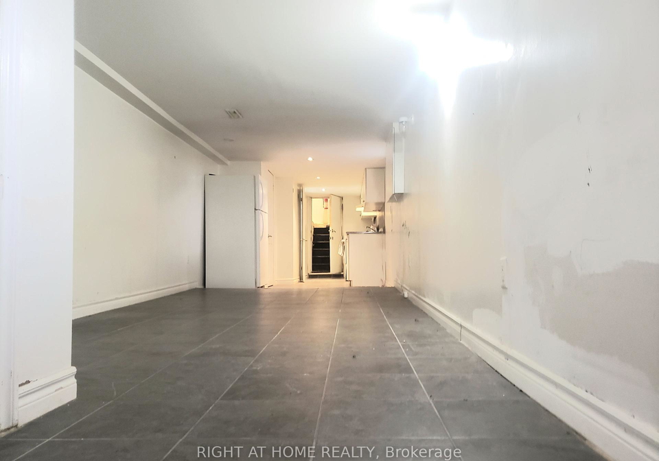 23-lumbervale-avenue-toronto-ontario-c12276104