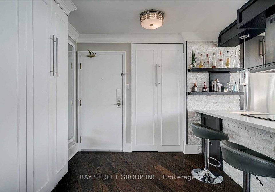 250-queens-quay-west-quay-w-w-toronto-ontario-c12276543