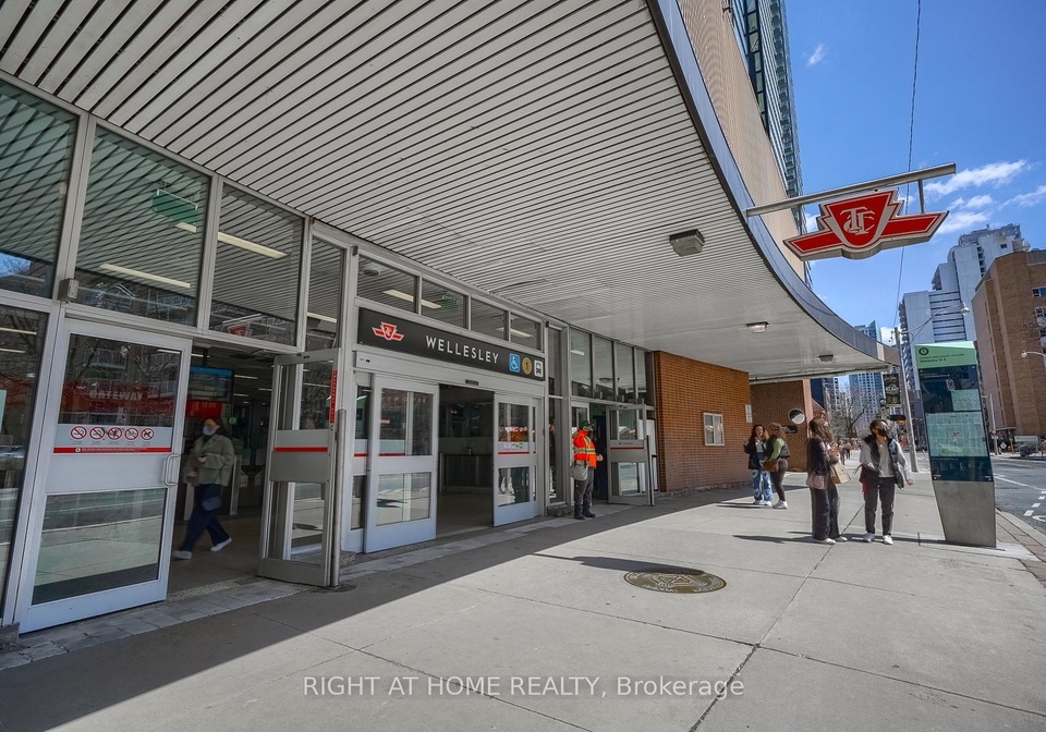 11-wellesley-street-w-w-toronto-ontario-c12278657