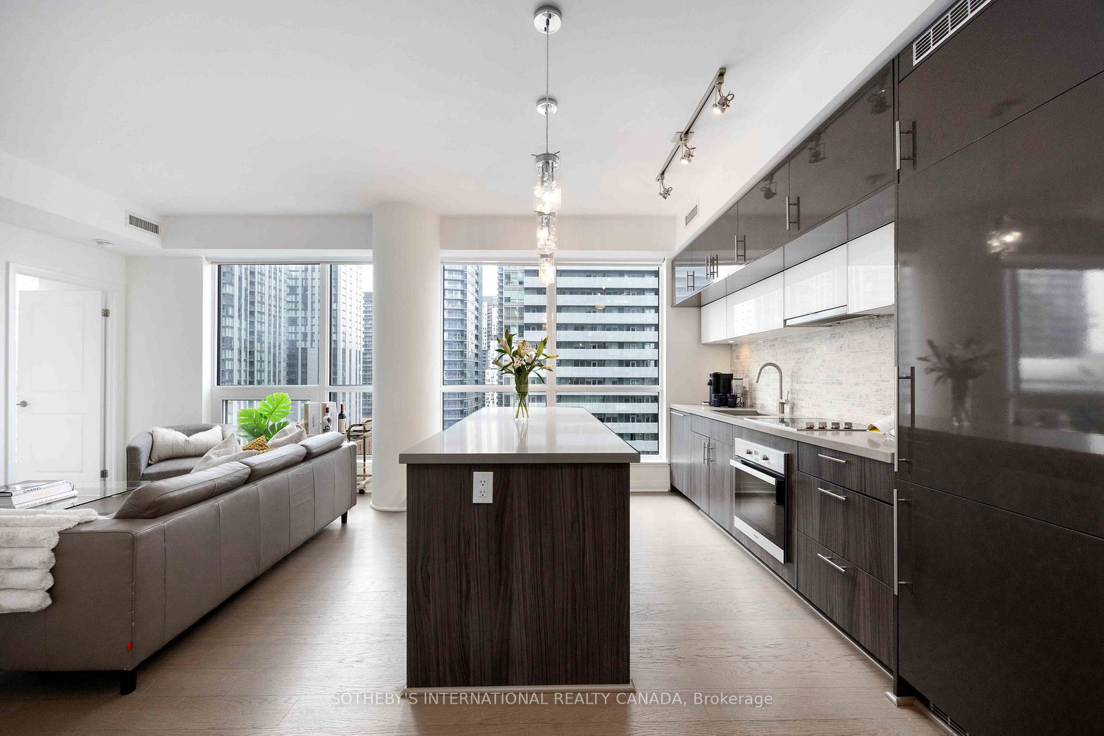 8-mercer-street-toronto-ontario-c12279167