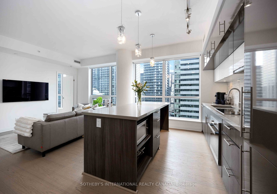 8-mercer-street-toronto-ontario-c12279167