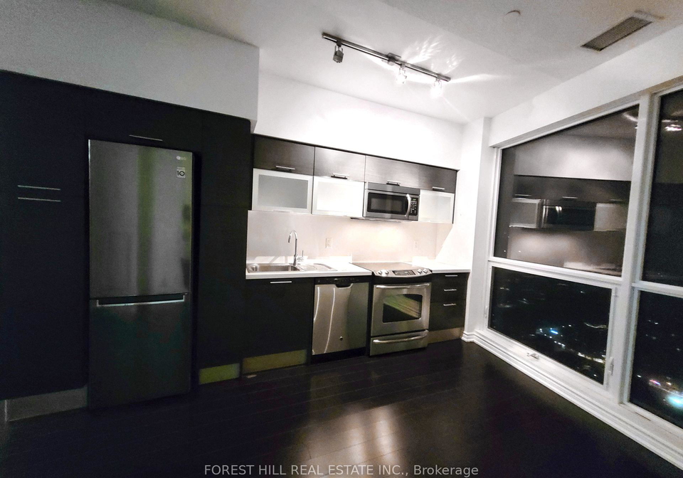 386-yonge-street-toronto-ontario-c12279712