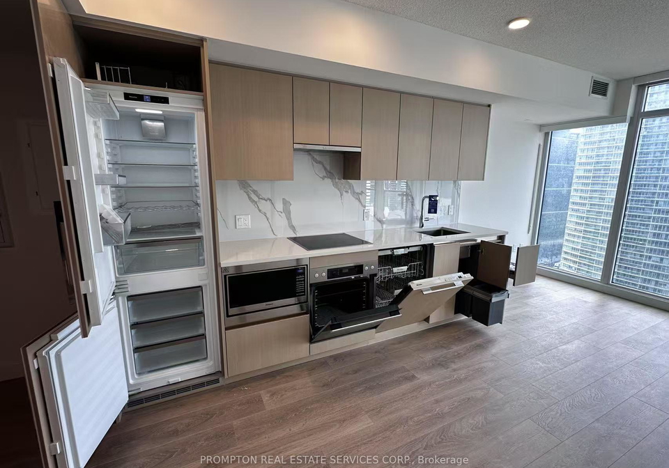 1-concord-cityplace-way-toronto-ontario-c12281172