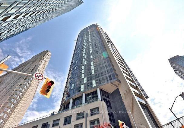 1-the-esplanade-na-toronto-ontario-c12282230