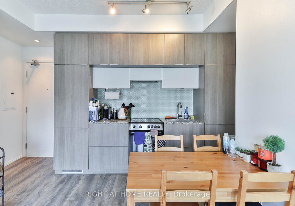 159-dundas-street-e-e-toronto-ontario-c12282334