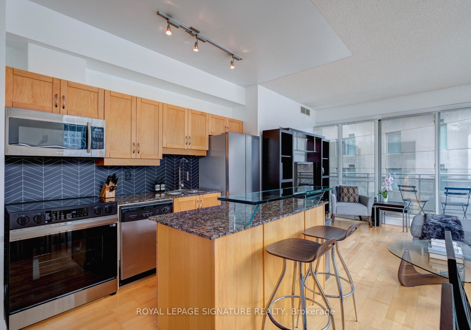 220-victoria-street-toronto-ontario-c12283347