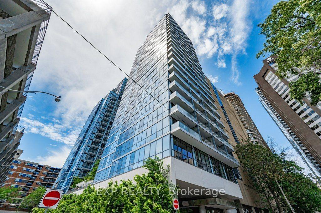 210-simcoe-street-toronto-ontario-c12284062