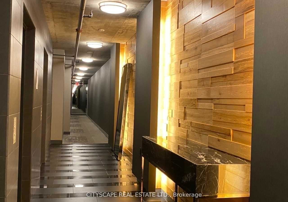 210-simcoe-street-toronto-ontario-c12284151