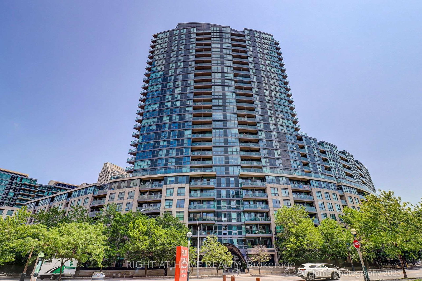 231-fort-york-boulevard-toronto-ontario-c12284337