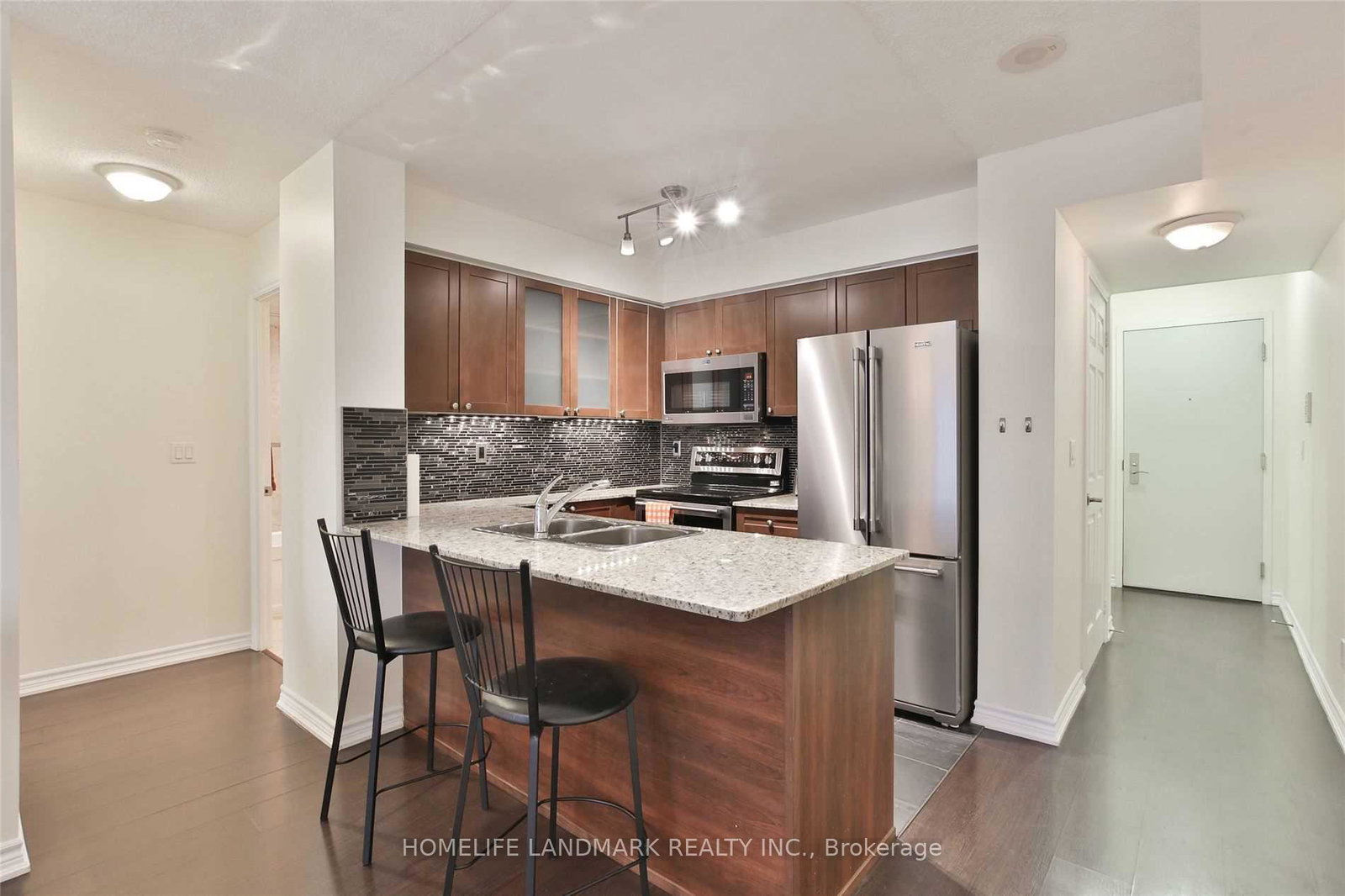 761-bay-street-toronto-ontario-c12284582