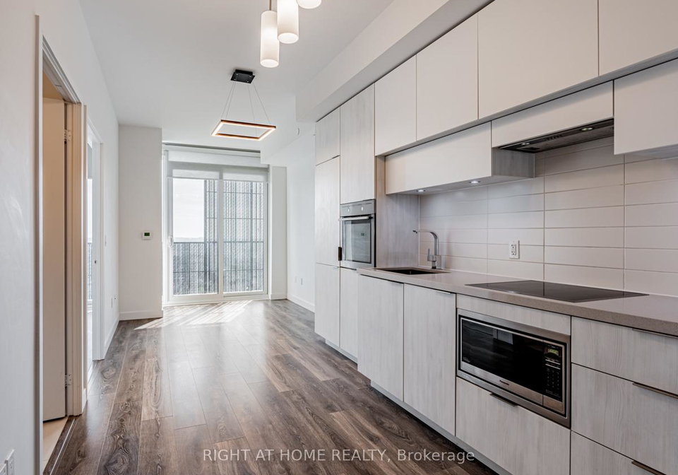 8-eglinton-avenue-e-e-toronto-ontario-c12284599