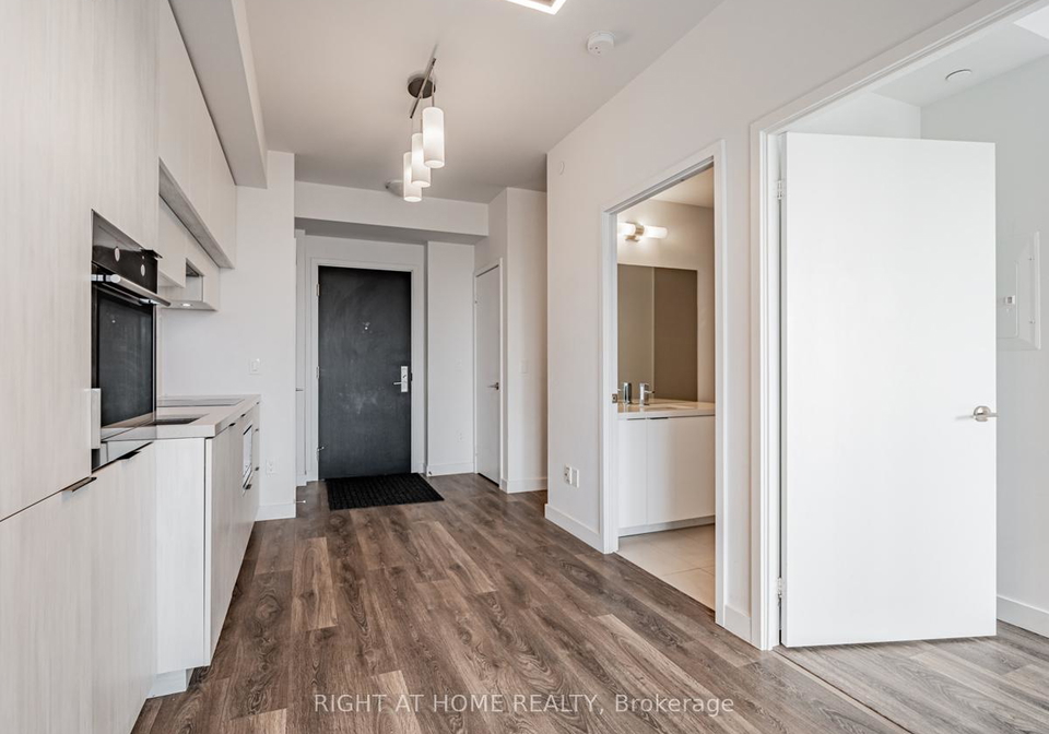 8-eglinton-avenue-e-e-toronto-ontario-c12284599